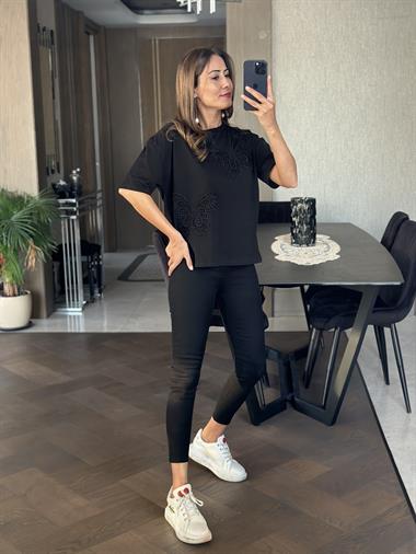 Siyah İki Kelebek Güpür Detay Bisiklet Yaka Kadın T-shirt