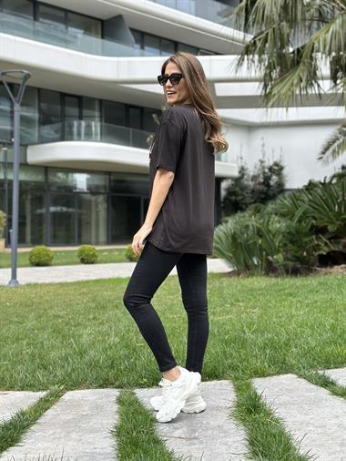 Siyah İnci Detay Bisiklet Yaka Kadın T-Shirt