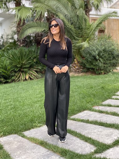 Siyah Kabartma Desenli Kadın Kazak