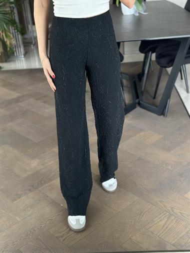 Siyah Kabartmalı Beli Lastikli Bürümcük Kadın Pantolon