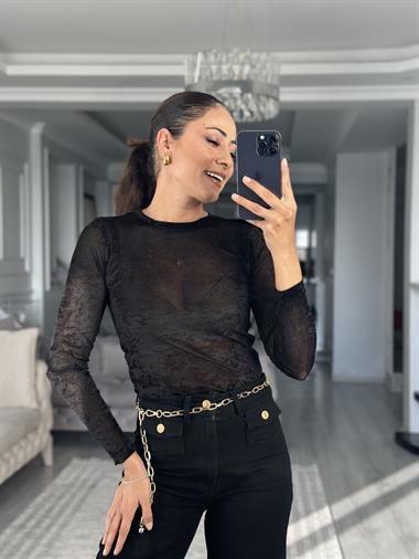 Siyah Kadife Dokulu Bisiklet Yaka Transparan Kadın Bluz
