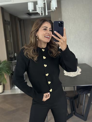 Siyah Kalp Düğmeli Kadın Triko Hırka