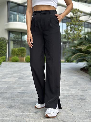 Siyah Kancalı Paçası Minik Yırtmaçlı Kadın Pantolon