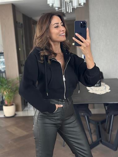 Siyah Kanguru Cep Fermuarlı Kapüşonlu Kadın Crop Sweatshirt