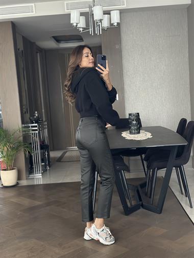 Siyah Kanguru Cep Fermuarlı Kapüşonlu Kadın Crop Sweatshirt