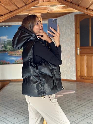 Siyah Kapüşonlu Çıtçıtlı Fermuarlı Deri Şişme Kadın Yelek