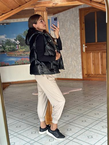 Siyah Kapüşonlu Çıtçıtlı Fermuarlı Deri Şişme Kadın Yelek