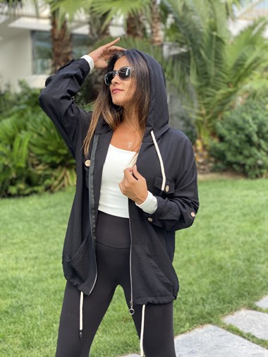 Siyah Kapüşonlu Fermuarlı Aerobin Kadın Trençkot