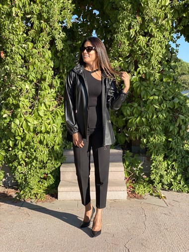 Siyah Kapüşonlu Fermuarlı Deri Kadın Trençkot