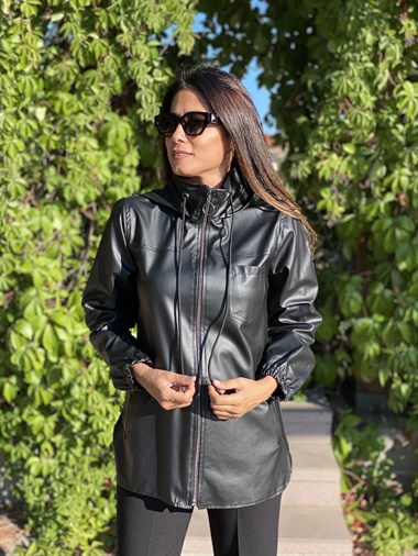 Siyah Kapüşonlu Fermuarlı Deri Kadın Trençkot