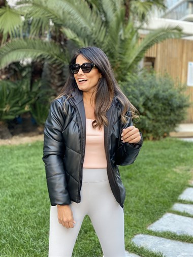 Siyah Kapüşonlu Kısa Şişme Deri Kadın Mont