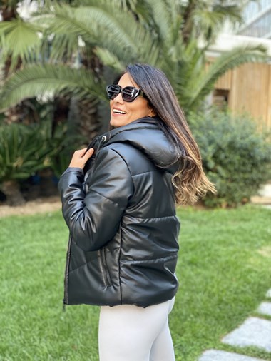 Siyah Kapüşonlu Kısa Şişme Deri Kadın Mont