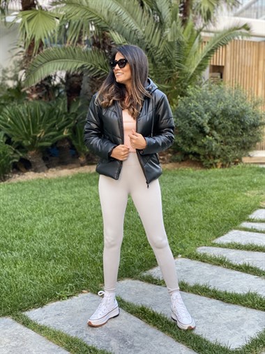 Siyah Kapüşonlu Kısa Şişme Deri Kadın Mont