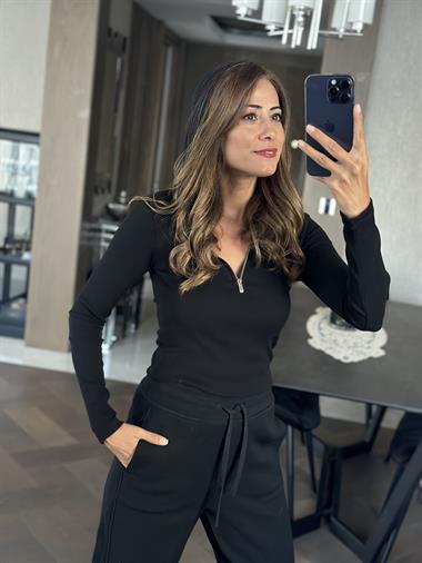 Siyah Kapüşonlu Yarım Fermuarlı Kaşkorse Kadın Body