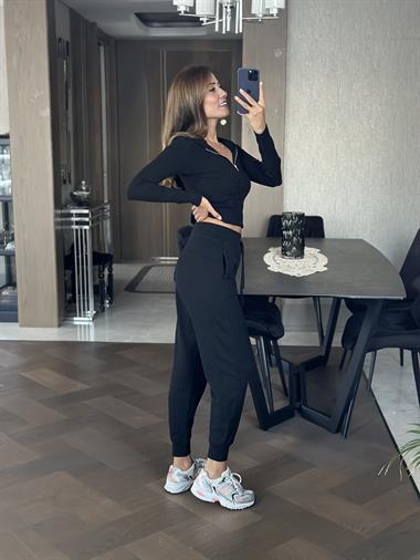 Siyah Kapüşonlu Yarım Fermuarlı Kaşkorse Kadın Body