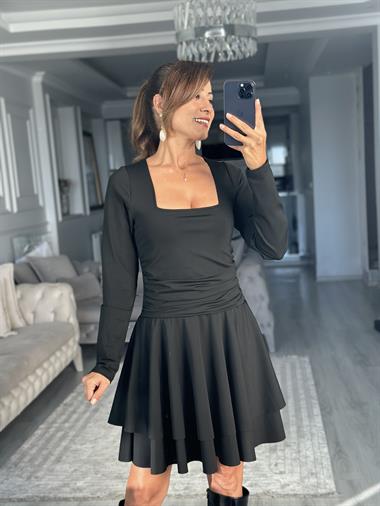 Siyah Kare Yaka Uzun Kol Volanlı Kadın Mini Elbise