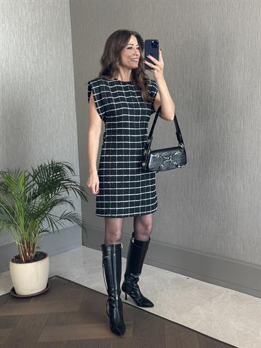 Siyah Kareli Vatkalı Arkası Fermuarlı Sıfır Kol Tüvit Kadın Mini Elbise