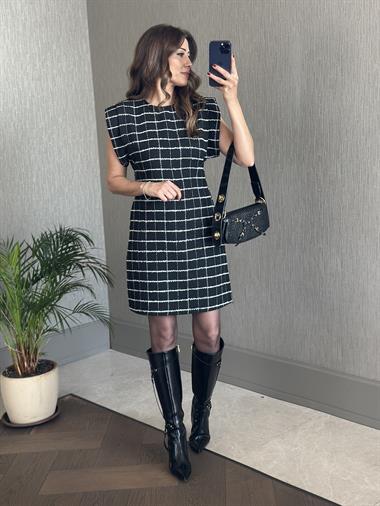 Siyah Kareli Vatkalı Arkası Fermuarlı Sıfır Kol Tüvit Kadın Mini Elbise