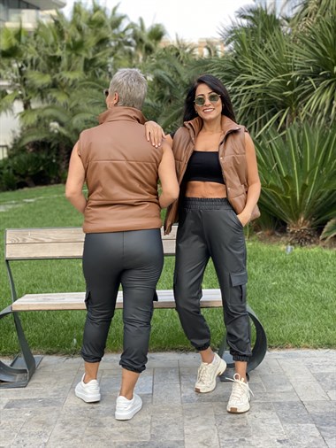 Siyah Kargo Cepli Mat Deri Jogger Kadın Pantolon