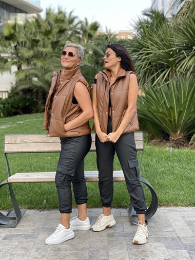 Siyah Kargo Cepli Mat Deri Jogger Kadın Pantolon