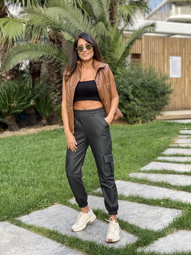 Siyah Kargo Cepli Mat Deri Jogger Kadın Pantolon