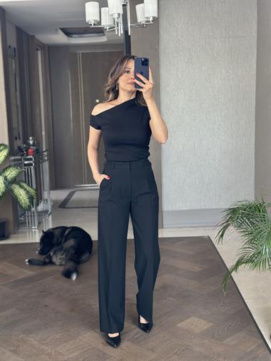 Siyah Karol Kısa Kol Omzu Büzgülü Asimetrik Yaka Kadın Body