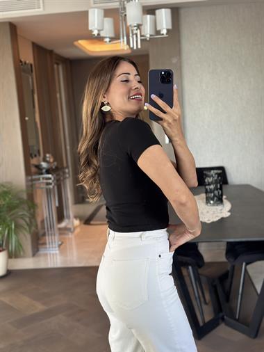 Siyah Karol Kısa Kol Yakası Ribanalı Kadın Body