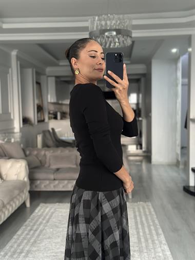 Siyah Karol Patlı Çıtçıtlı Uzun Kollu Kadın Body