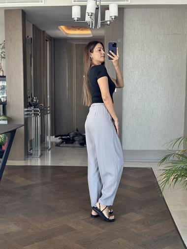 Siyah Karol V Yaka Kısa Kol Kadın Crop Body