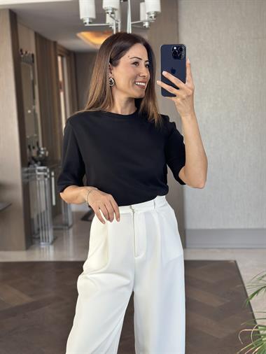 Siyah Karol Vatkalı Yakası Ribanalı Kısa Kol Kadın T-Shirt