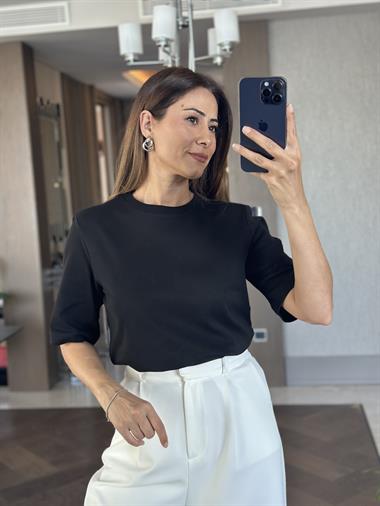 Siyah Karol Vatkalı Yakası Ribanalı Kısa Kol Kadın T-Shirt