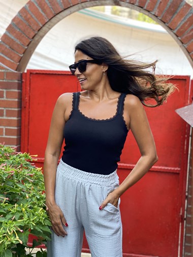 Siyah Kaşkorse Dantel Askılı Kadın Body