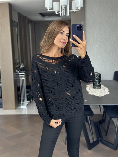 Siyah Kayık Yaka Ajurlu Triko Kadın Kazak