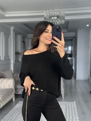 Siyah Kayık Yaka Basic Kadın Triko Kazak