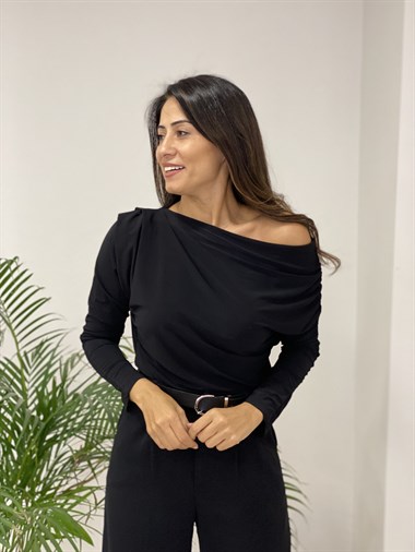 Siyah Kayık Yaka Drapeli Sandy Kadın Bluz