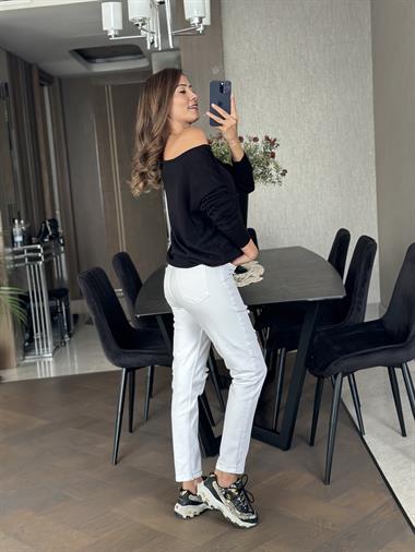 Siyah Kayık Yaka Triko Kadın Kazak