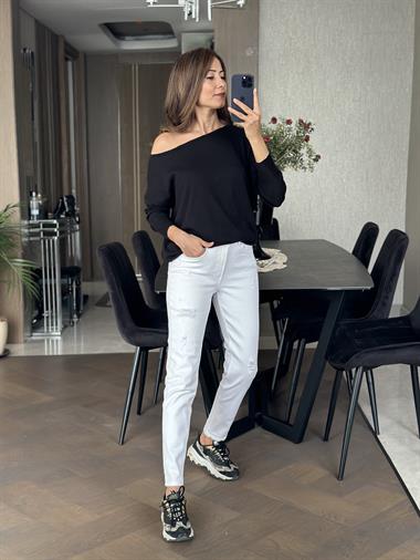 Siyah Kayık Yaka Triko Kadın Kazak