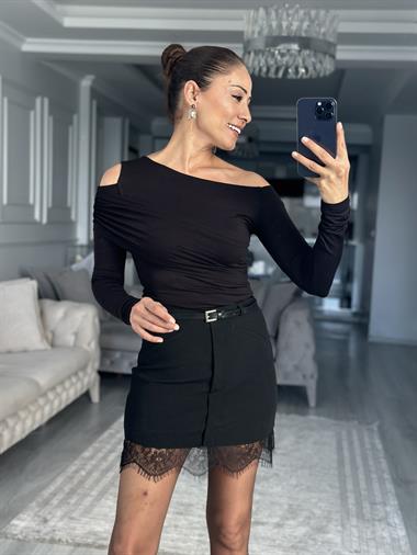 Siyah Kemerli Dantel Detaylı İçi Şortlu Kadın Mini Etek