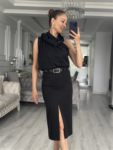 Siyah Kemerli Önden Yırtmaçlı Midi Boy Kadın Etek