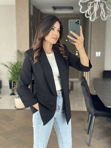 Siyah Kendinden Yakalı Kolları Büzgülü Ceket