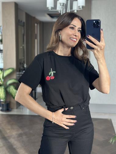 Siyah Kiraz Taşlı Bisiklet Yaka Kadın T-Shirt