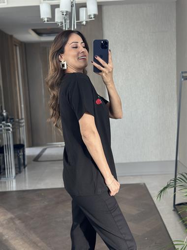 Siyah Kiraz Taşlı Bisiklet Yaka Kadın T-Shirt