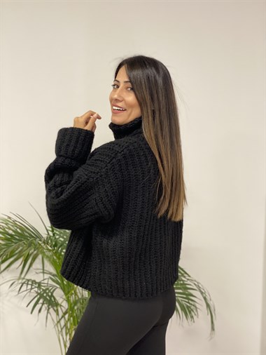 Siyah Kısa Balıkçı Yaka Kadın Kazak