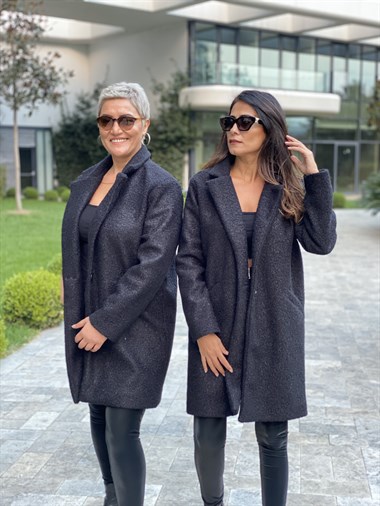 Siyah Kısa Bürümcük Kadın Kaban