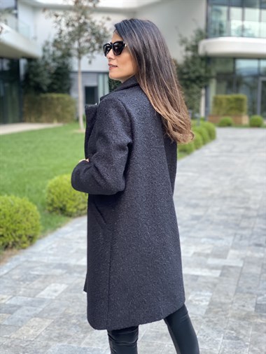 Siyah Kısa Bürümcük Kadın Kaban