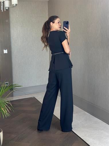 Siyah Kısa Kol Bisiklet Yaka Kemerli Kadın Tulum