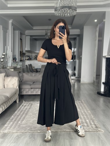 Siyah Kısa Kol Gold V Demirli Kaşkorse Kadın Body