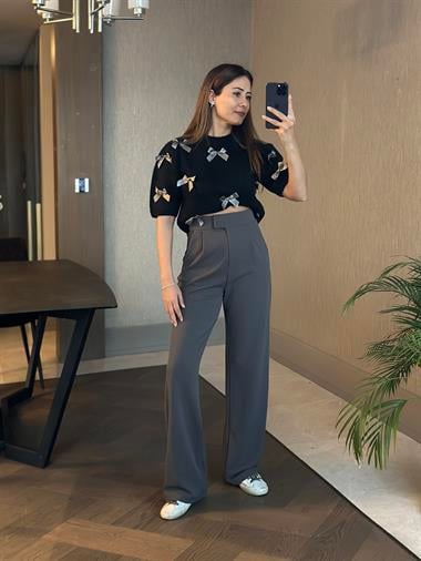 Siyah Kısa Kol Kurdele Detaylı Kadın Crop Kazak