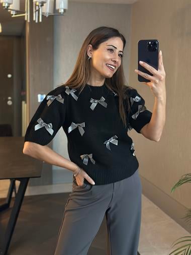 Siyah Kısa Kol Kurdele Detaylı Kadın Crop Kazak