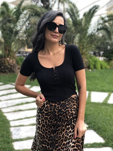 Siyah Kısa Kol Önü Agraf Detaylı Kadın Body